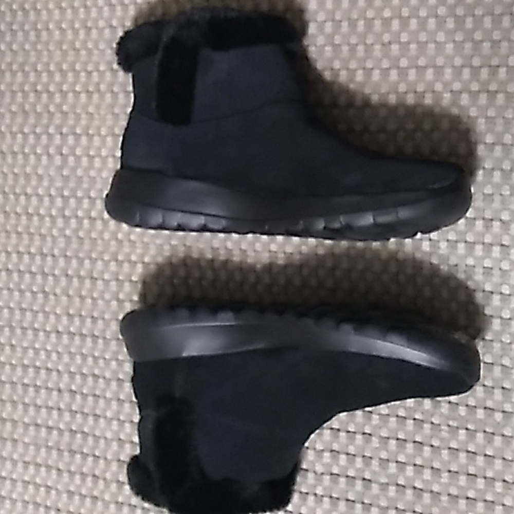 Women's Skechers Black Gen5 Fur-Lined Boots size 7 - Picture 3 of 10